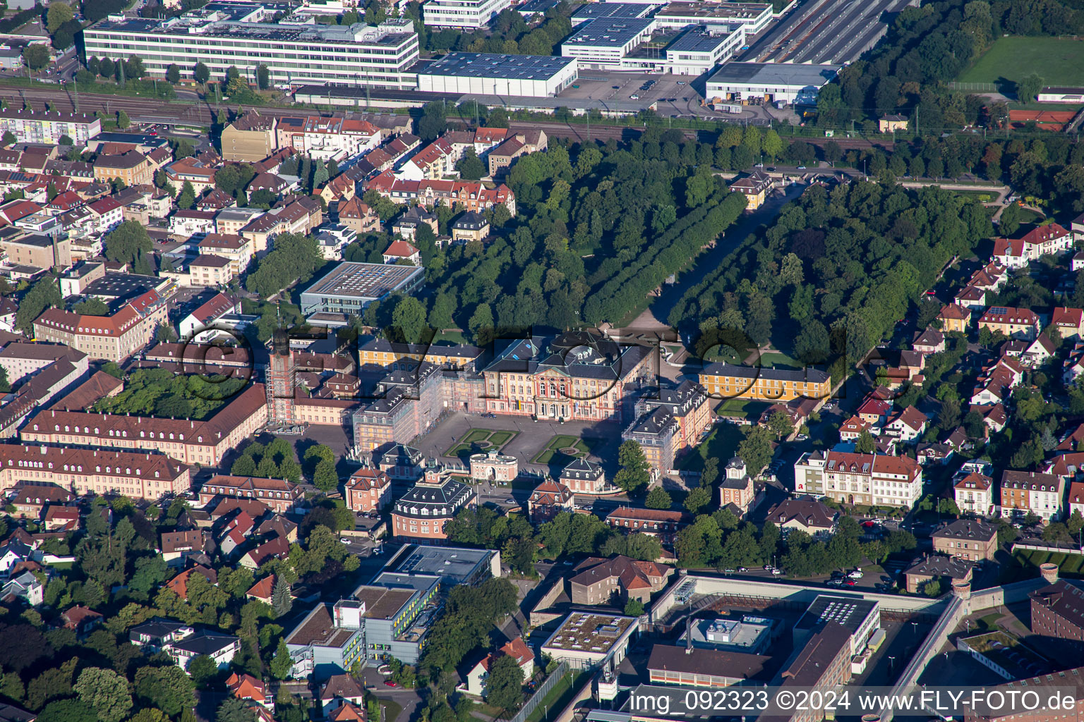 Vue aérienne de Château de l'est à Bruchsal dans le département Bade-Wurtemberg, Allemagne