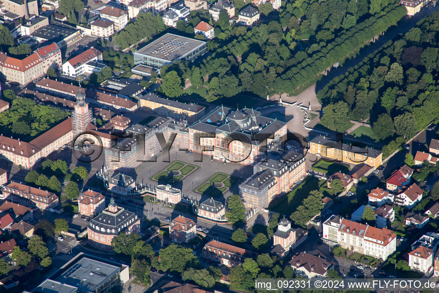 Vue aérienne de Parc du château baroque Bruchsal à Bruchsal dans le département Bade-Wurtemberg, Allemagne