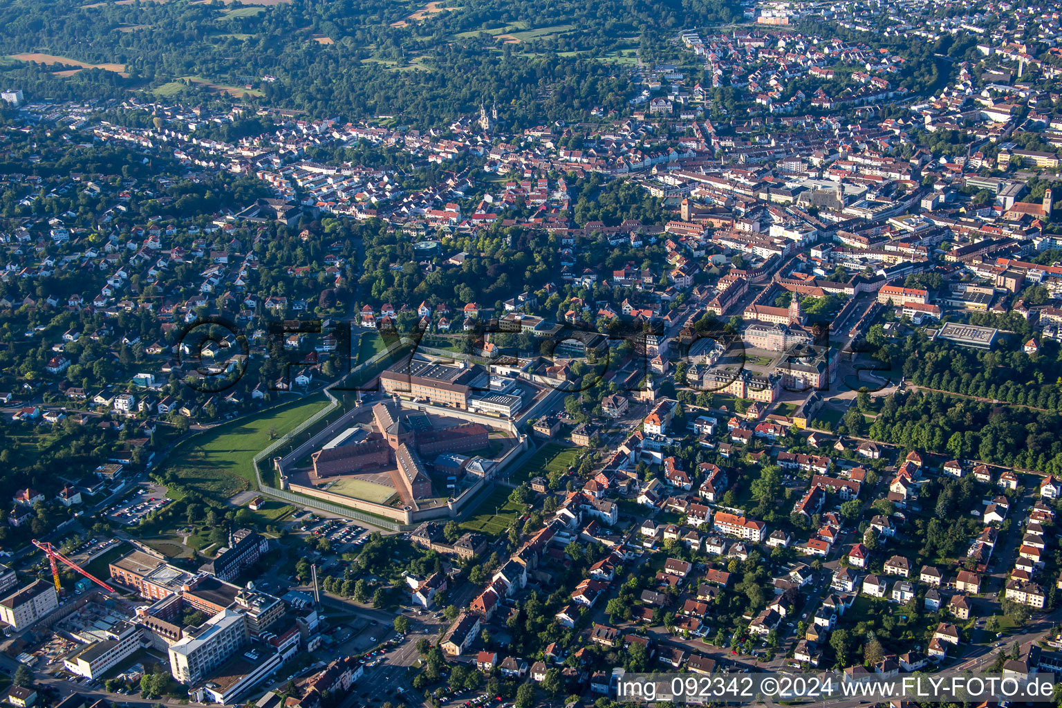 Vue aérienne de Établissement correctionnel du Nord-Ouest à Bruchsal dans le département Bade-Wurtemberg, Allemagne