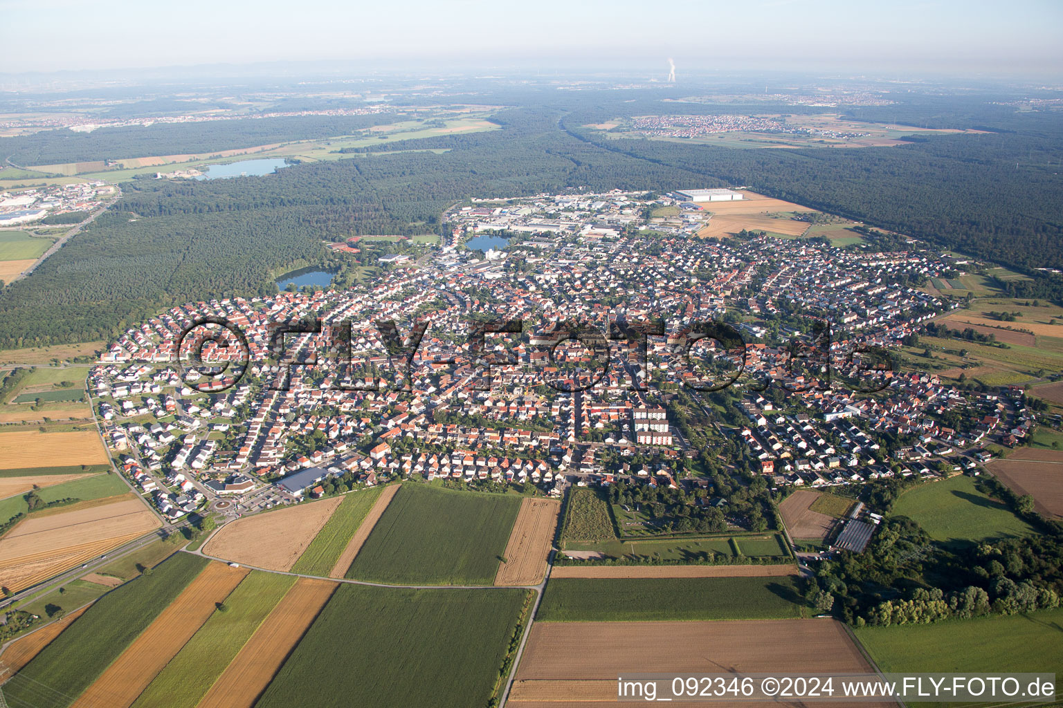 Forst dans le département Bade-Wurtemberg, Allemagne vu d'un drone