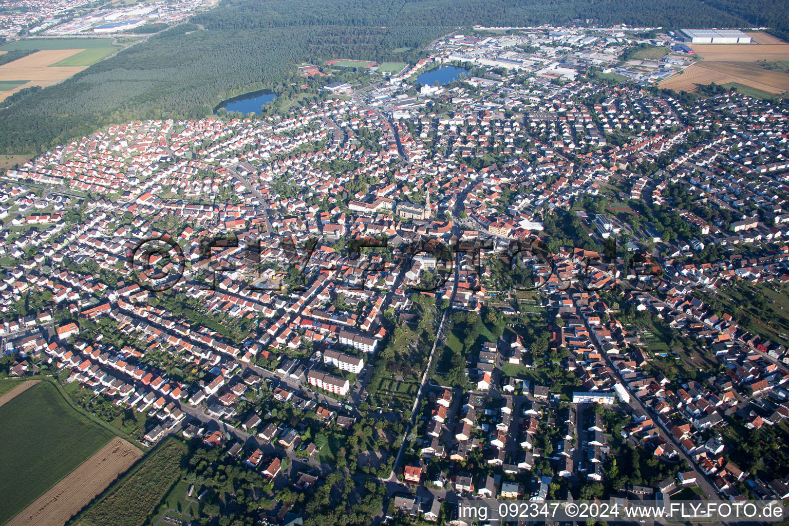 Vue aérienne de Forst dans le département Bade-Wurtemberg, Allemagne