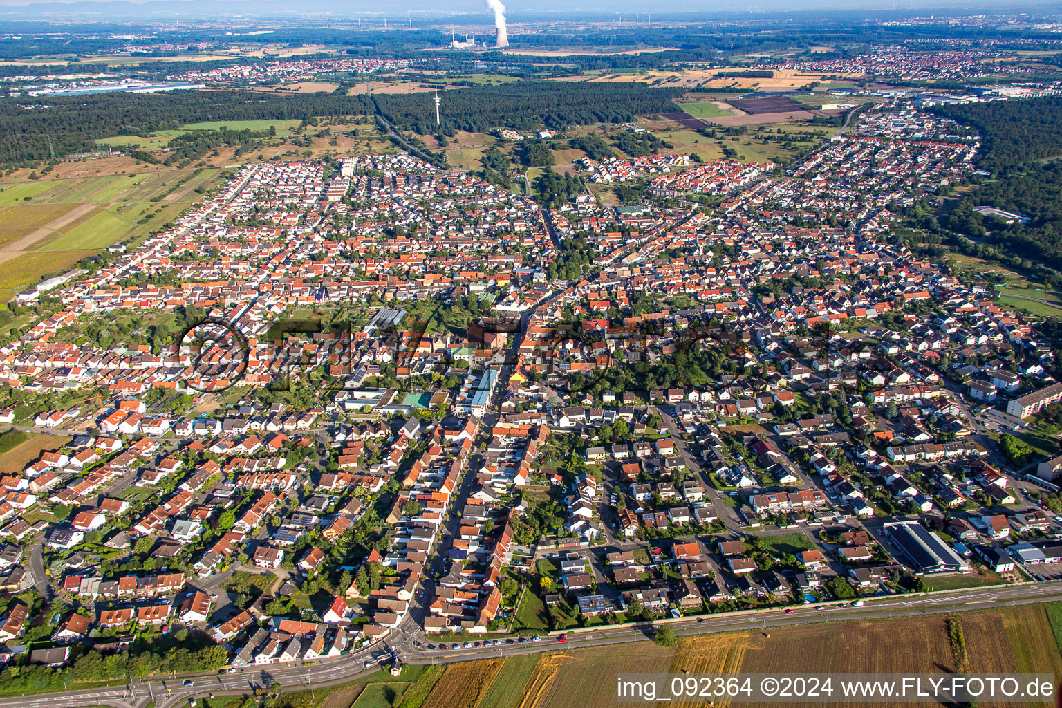 Vue aérienne de Rue de Karlsruhe à le quartier Wiesental in Waghäusel dans le département Bade-Wurtemberg, Allemagne