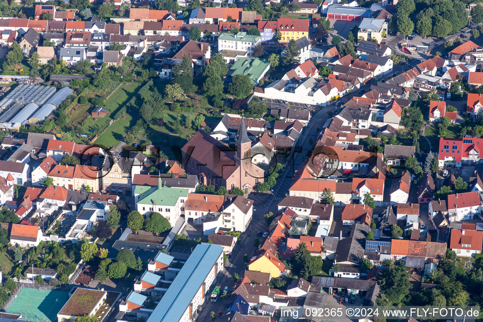 Vue aérienne de Église Saint-Jodokus à Wiesental à le quartier Wiesental in Waghäusel dans le département Bade-Wurtemberg, Allemagne