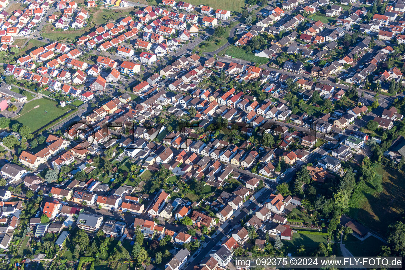 Vue aérienne de Zone de peuplement à le quartier Wiesental in Waghäusel dans le département Bade-Wurtemberg, Allemagne