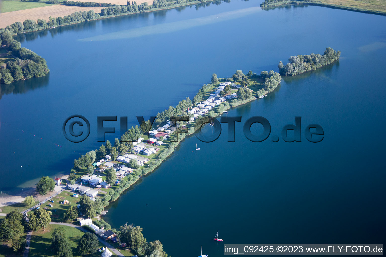 Vue aérienne de Lac Erlich à le quartier Oberhausen in Oberhausen-Rheinhausen dans le département Bade-Wurtemberg, Allemagne