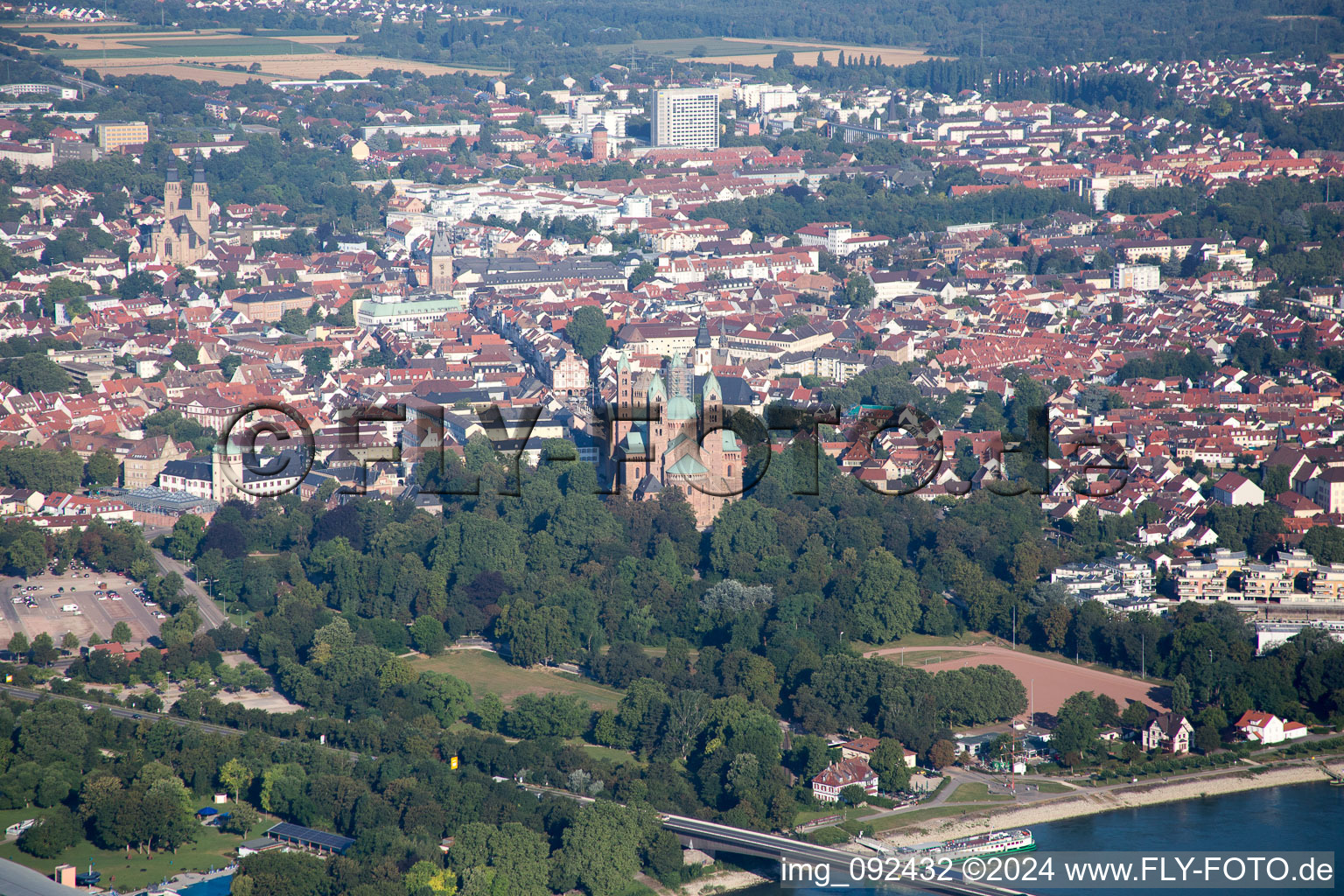 Vue aérienne de Cathédrale et pont Salier à Speyer dans le département Rhénanie-Palatinat, Allemagne