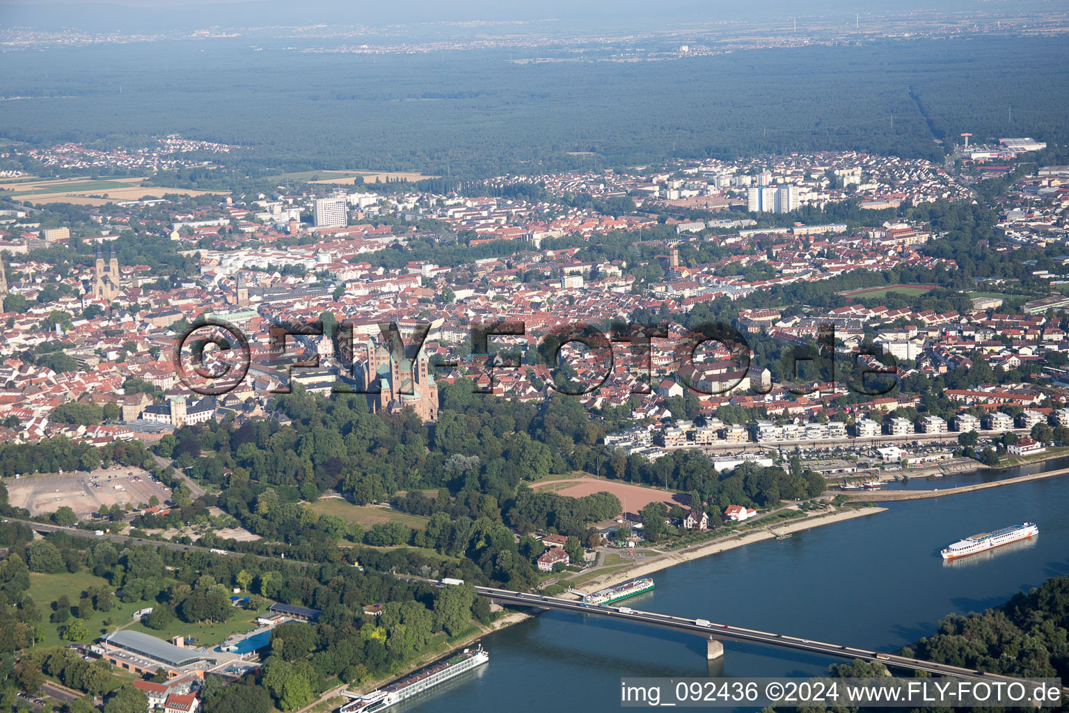 Cathédrale et pont Salier à Speyer dans le département Rhénanie-Palatinat, Allemagne d'en haut