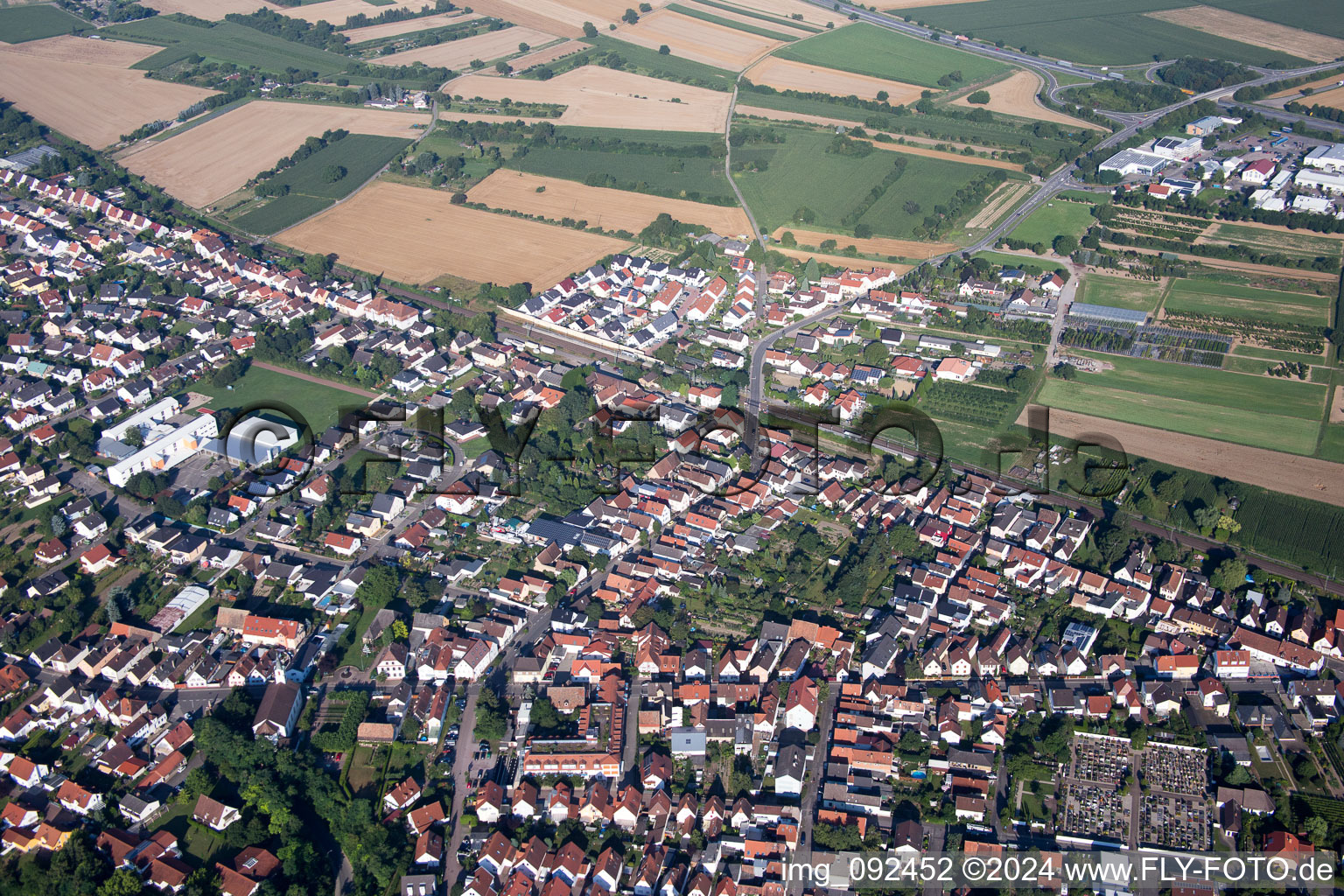 Vue aérienne de Quartier Berghausen in Römerberg dans le département Rhénanie-Palatinat, Allemagne