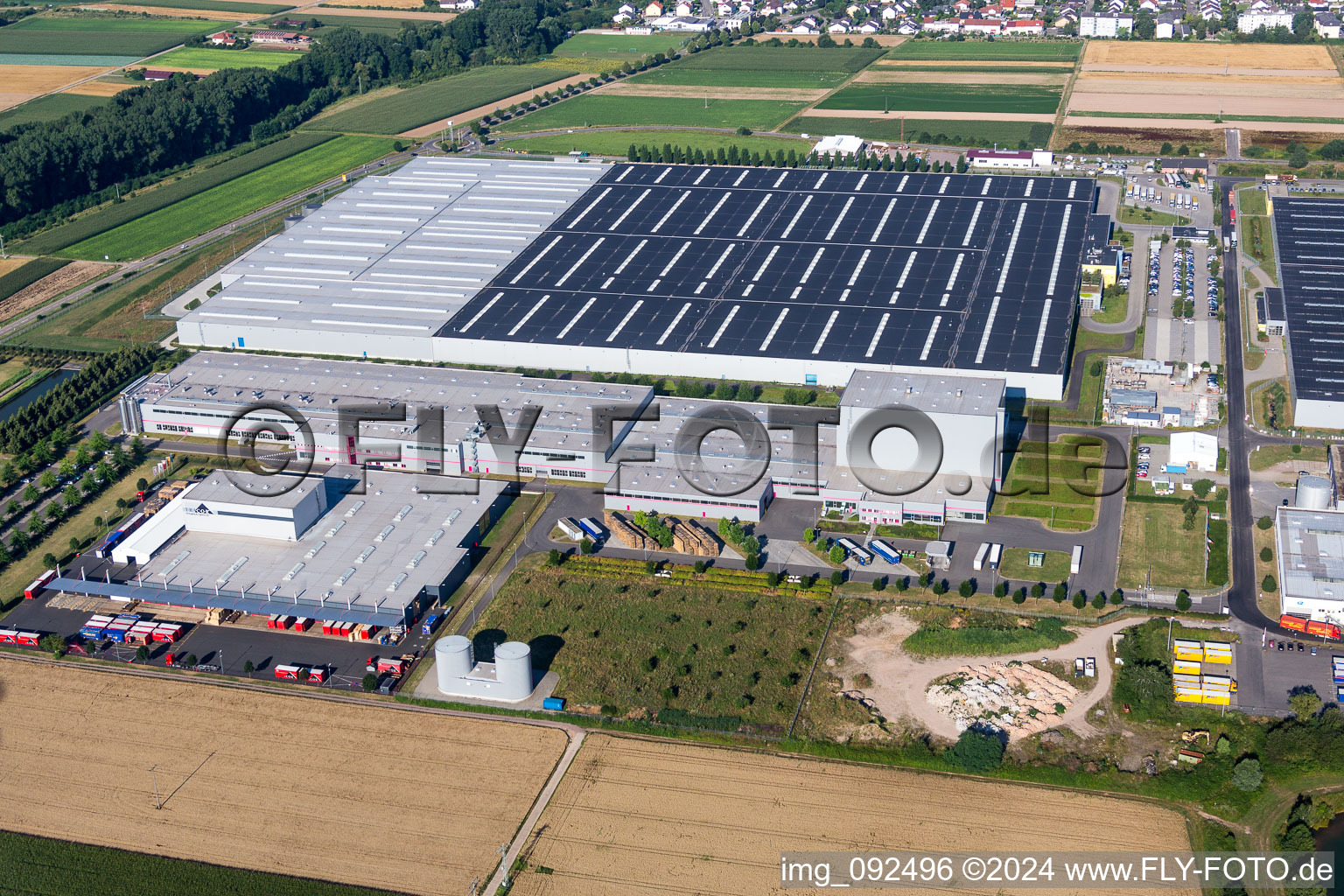 Vue aérienne de Locaux de l'usine Prowell GmbH à Offenbach an der Queich dans le département Rhénanie-Palatinat, Allemagne