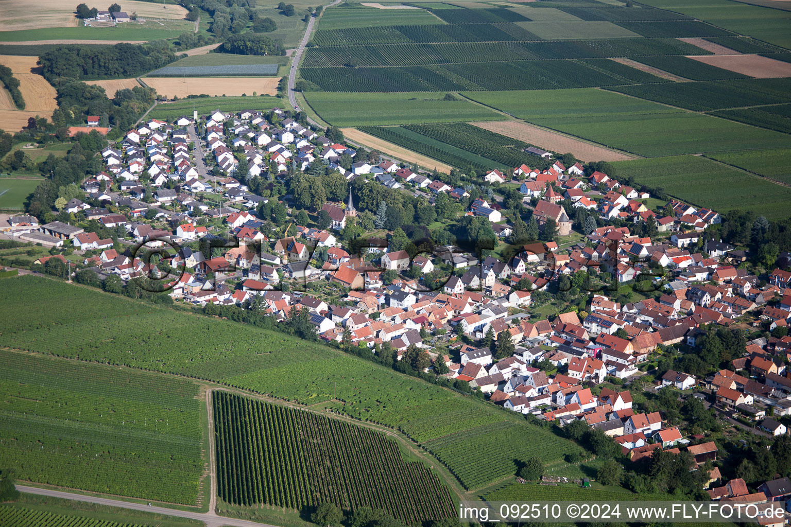 Insheim dans le département Rhénanie-Palatinat, Allemagne d'un drone