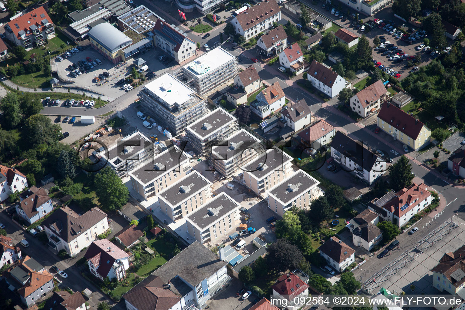 Image drone de Chantiers d'ensemble de bâtiments pour la nouvelle construction d'un quartier urbain en centre-ville à Kandel dans le département Rhénanie-Palatinat, Allemagne