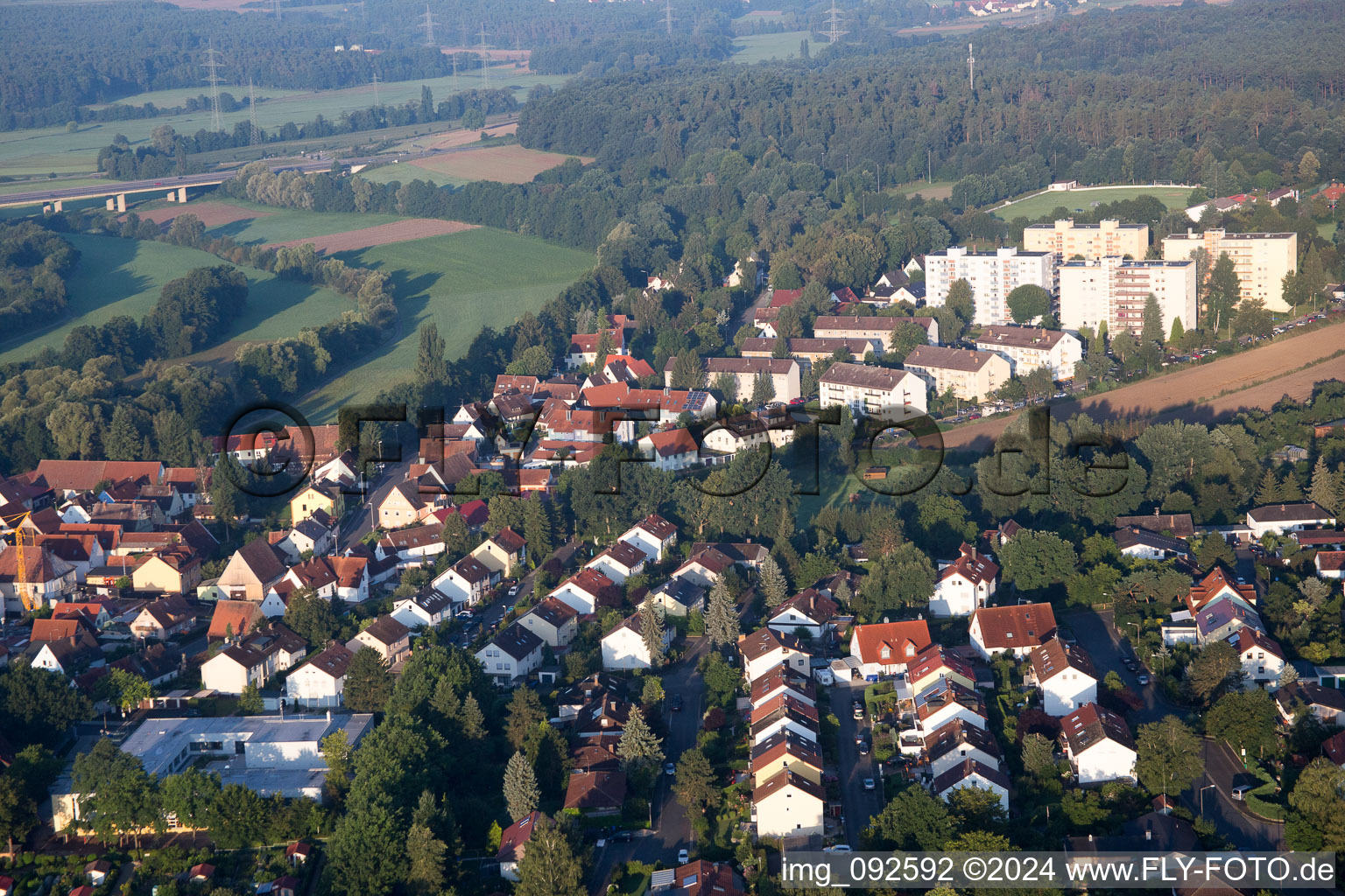 Frauenaurach dans le département Bavière, Allemagne depuis l'avion