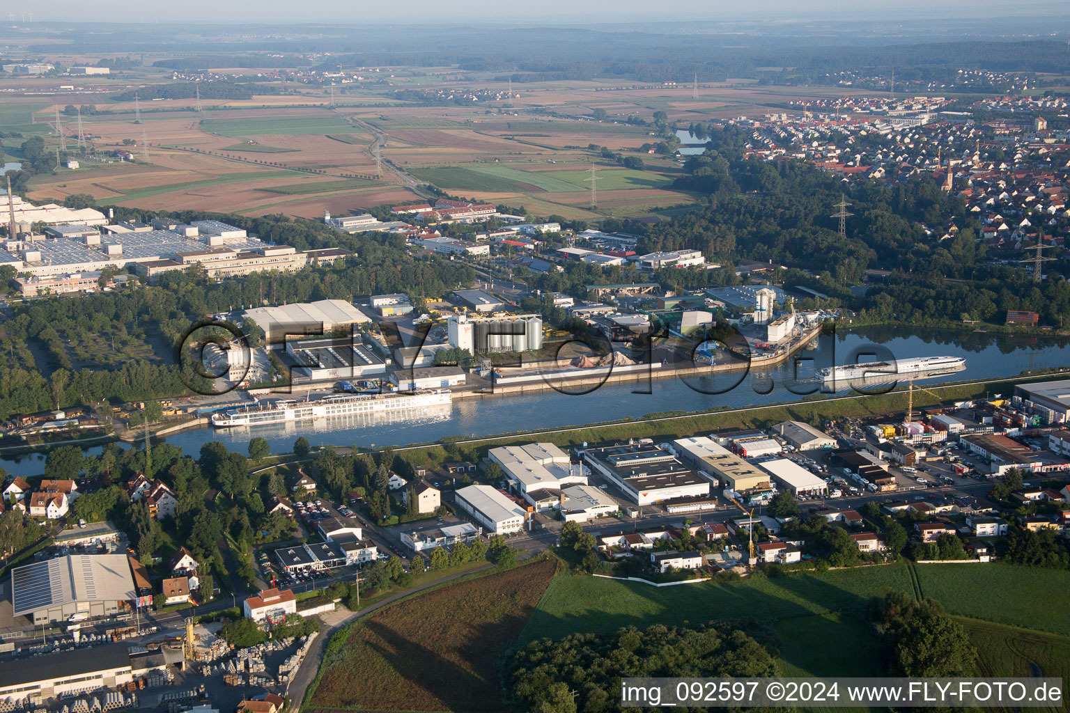 Vue aérienne de Schallershof dans le département Bavière, Allemagne