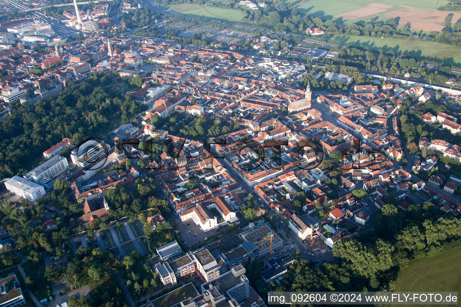 Vieille ville à Erlangen dans le département Bavière, Allemagne d'en haut