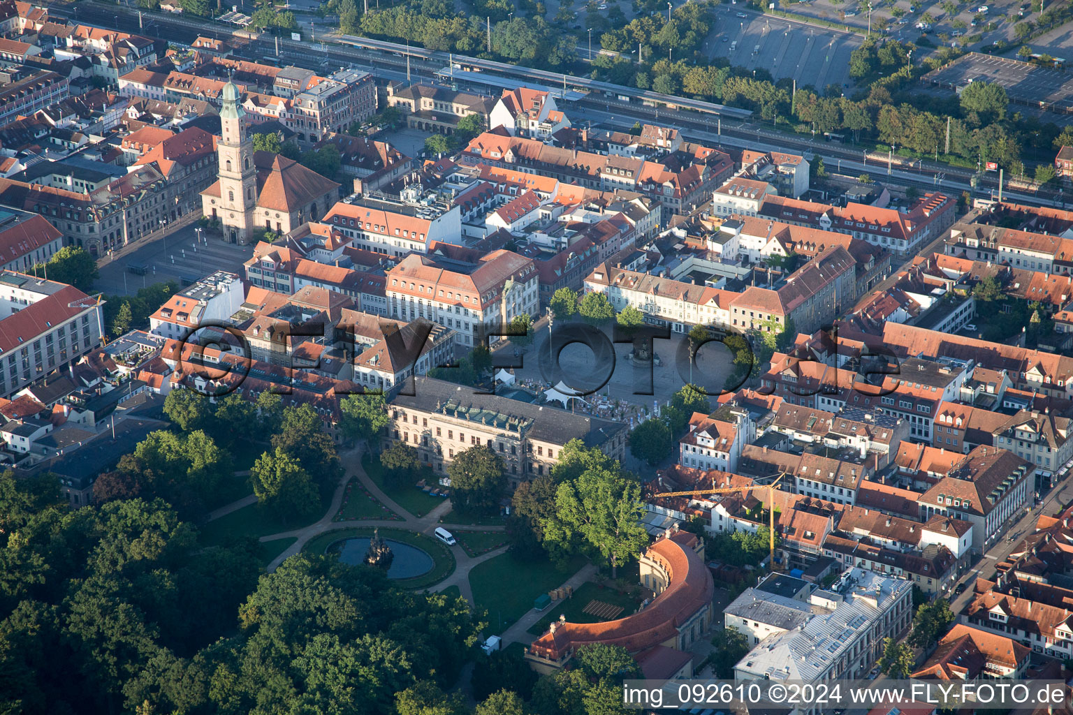 Vue aérienne de Église huguenote dans le centre ancien du centre-ville à le quartier Markgrafenstadt in Erlangen dans le département Bavière, Allemagne