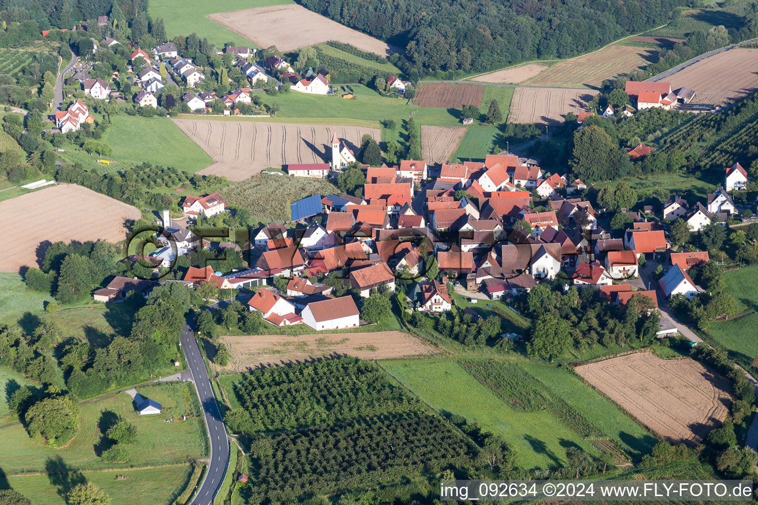 Vue aérienne de Quartier Oberehrenbach in Leutenbach dans le département Bavière, Allemagne