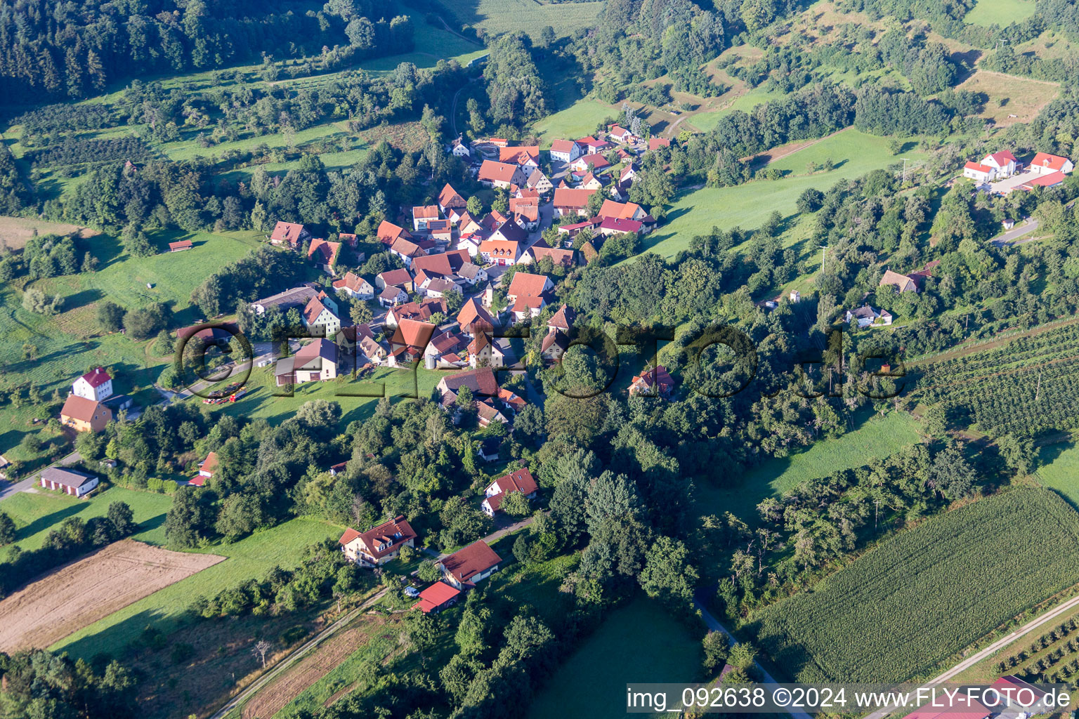 Vue aérienne de Quartier Pommer in Igensdorf dans le département Bavière, Allemagne