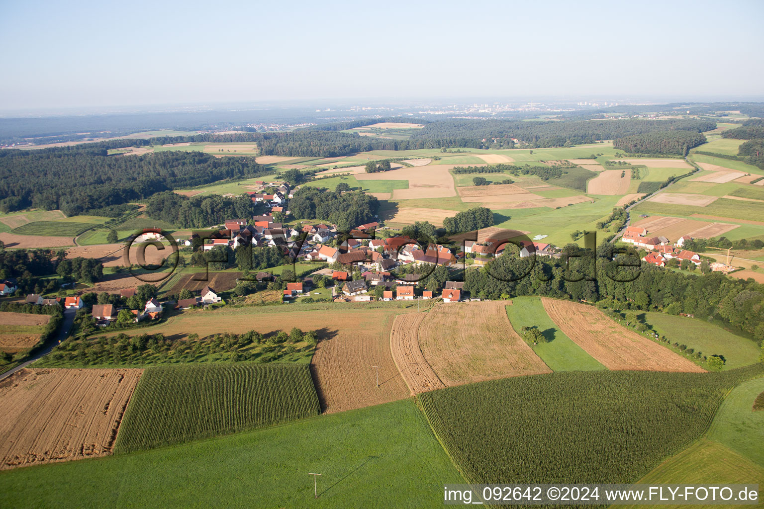 Vue aérienne de Ebersbach dans le département Bavière, Allemagne