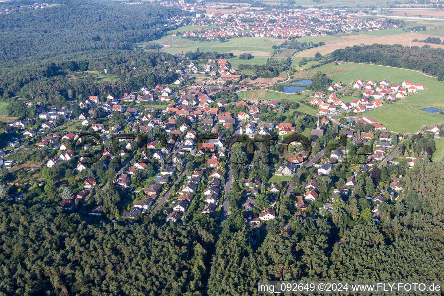 Vue aérienne de Zone de peuplement à le quartier Bräuningshof in Langensendelbach dans le département Bavière, Allemagne