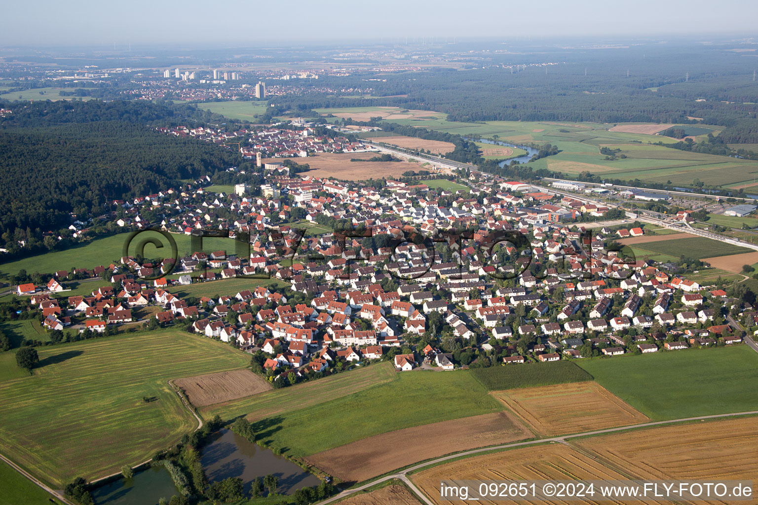 Vue aérienne de Bubenreuth dans le département Bavière, Allemagne