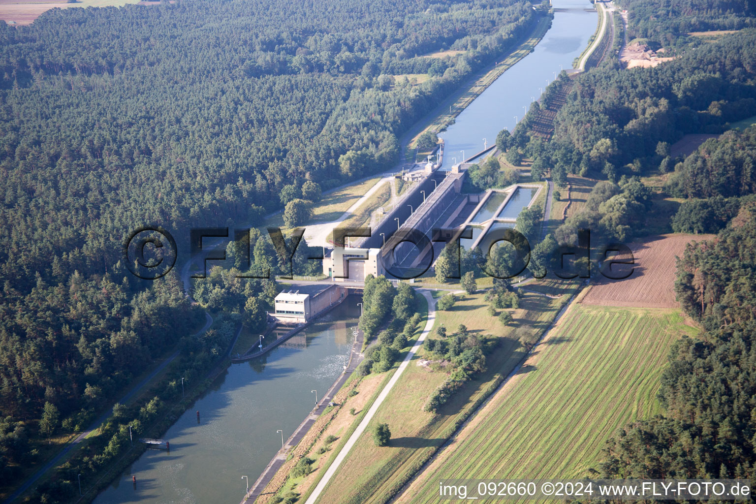 Vue aérienne de Serrure d'Erlangen à Möhrendorf dans le département Bavière, Allemagne