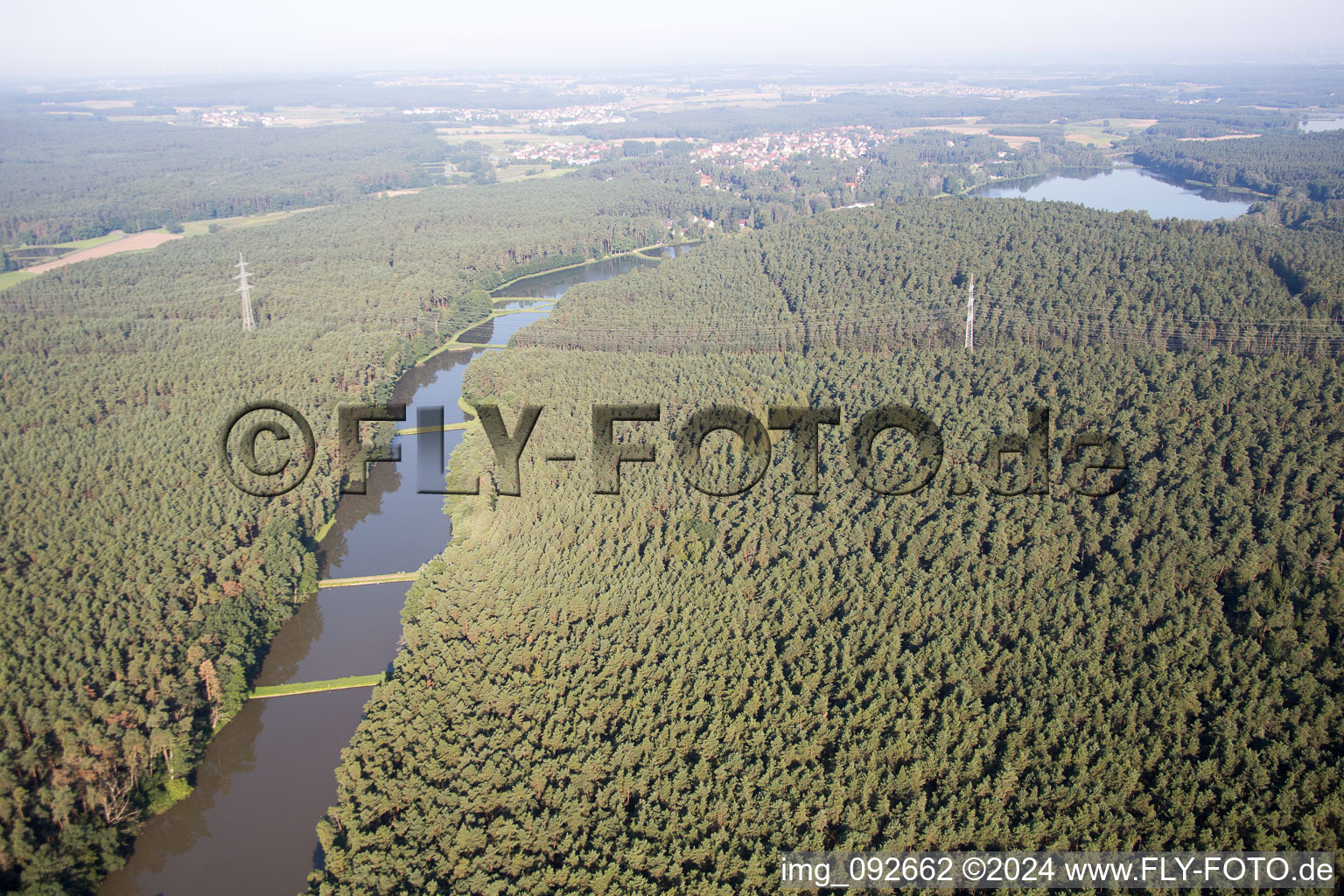 Vue aérienne de Fossé forestier à Möhrendorf dans le département Bavière, Allemagne