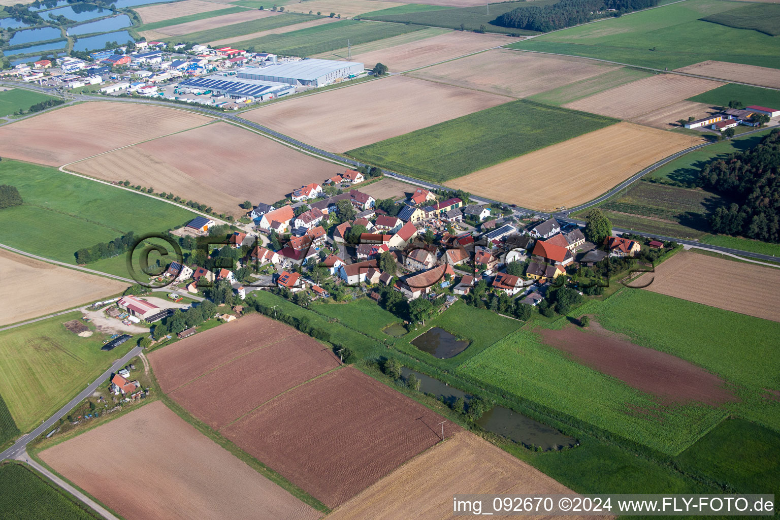 Vue aérienne de Quartier Reinersdorf in Weisendorf dans le département Bavière, Allemagne