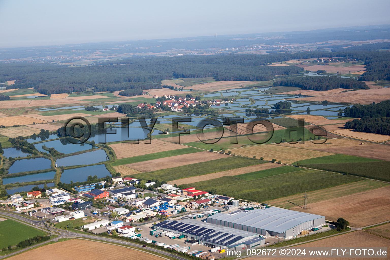 Vue aérienne de Weisendorf dans le département Bavière, Allemagne