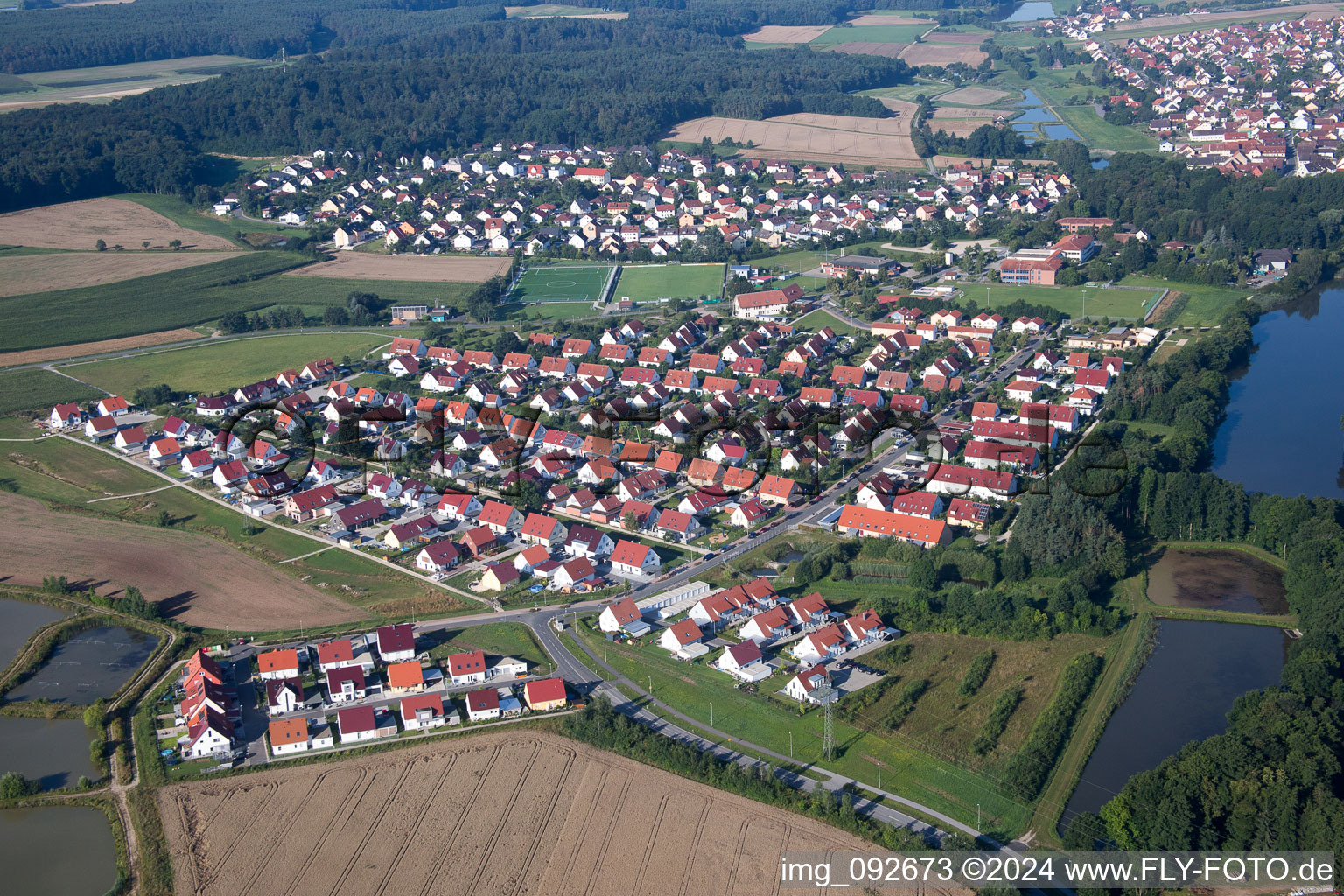 Vue aérienne de Weisendorf dans le département Bavière, Allemagne