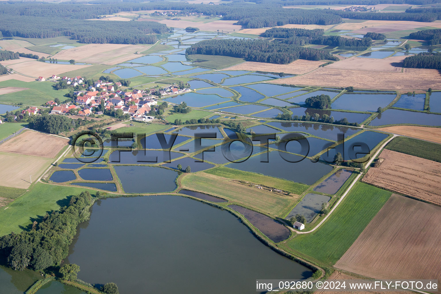 Weisendorf dans le département Bavière, Allemagne vue d'en haut