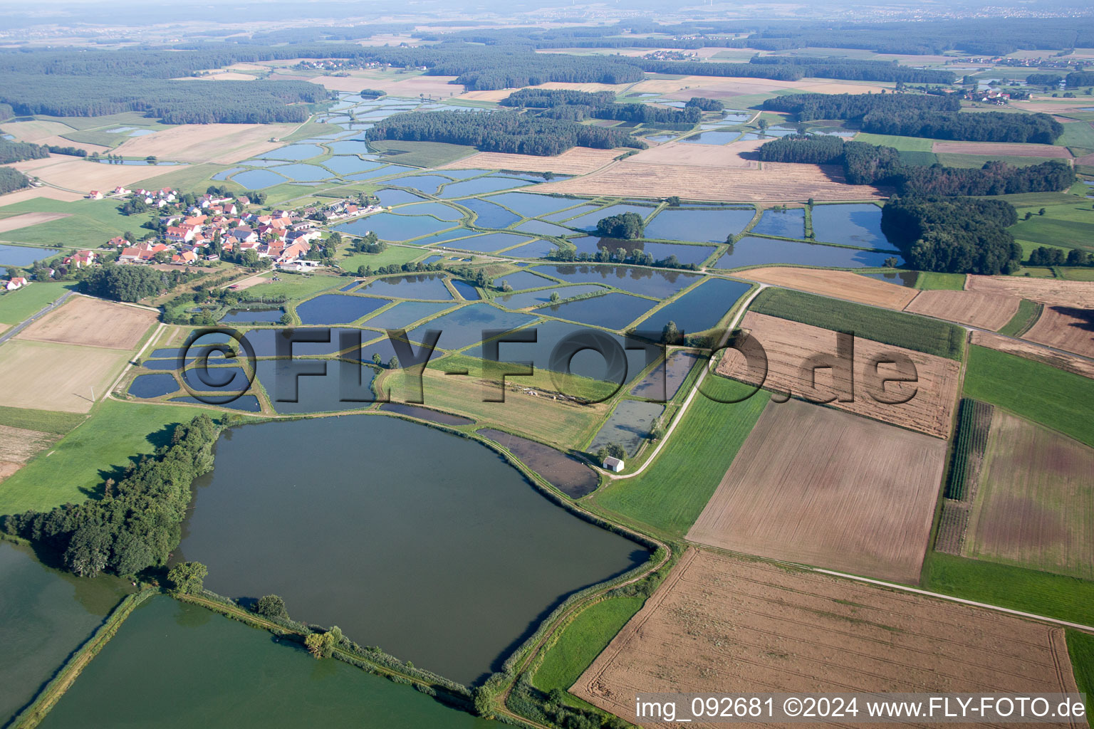 Weisendorf dans le département Bavière, Allemagne depuis l'avion