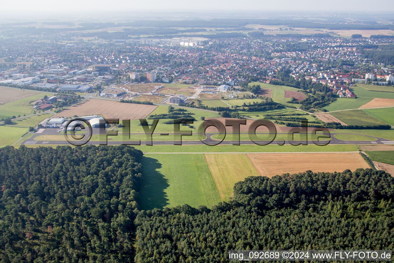 Vue aérienne de Aérodrome à Herzogenaurach dans le département Bavière, Allemagne