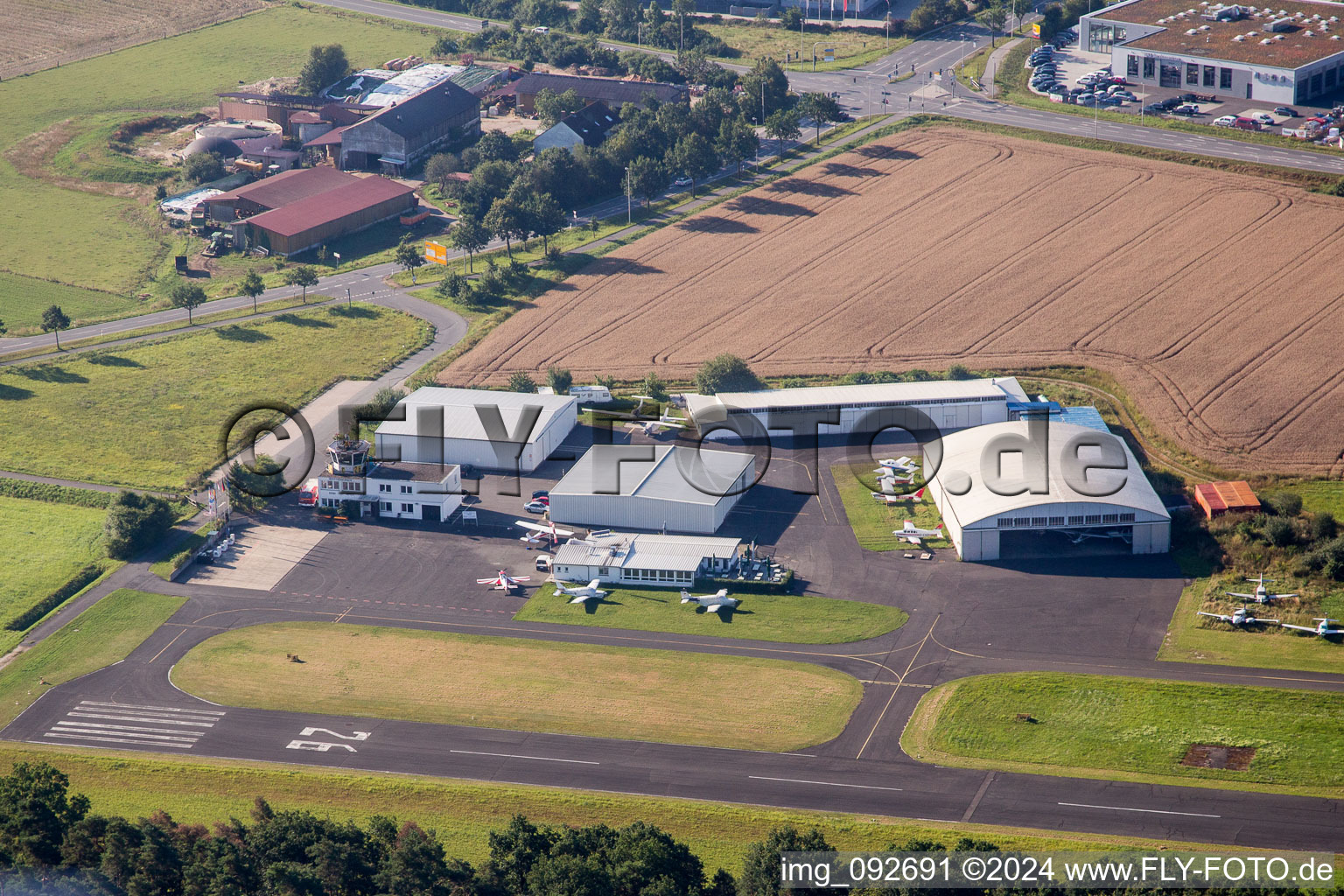 Vue aérienne de Aérodrome à Herzogenaurach dans le département Bavière, Allemagne