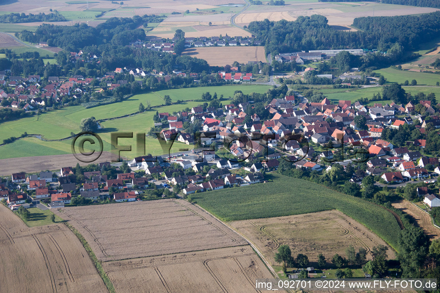 Vue aérienne de Du nord à le quartier Niederndorf in Herzogenaurach dans le département Bavière, Allemagne