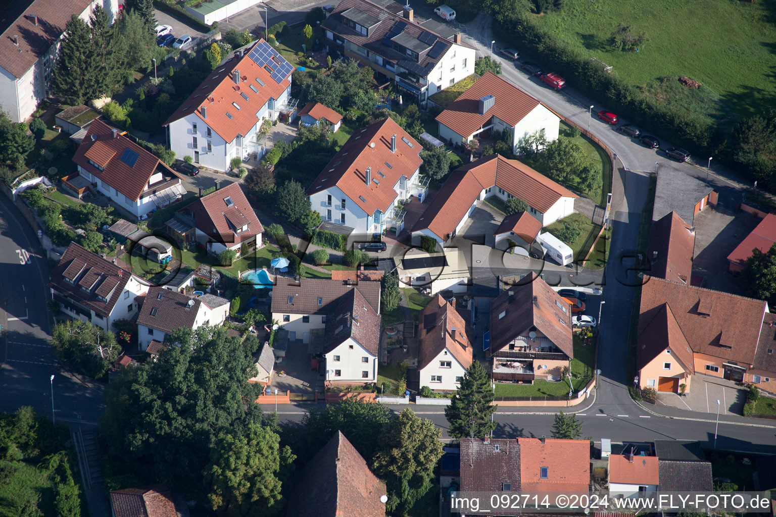 Frauenaurach dans le département Bavière, Allemagne depuis l'avion