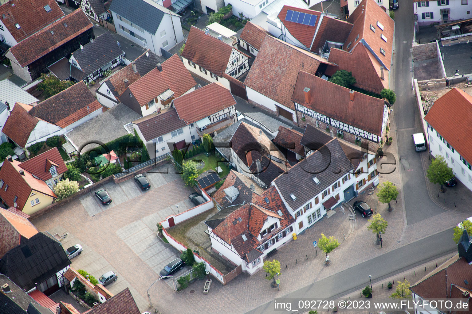 Enregistrement par drone de Quartier Billigheim in Billigheim-Ingenheim dans le département Rhénanie-Palatinat, Allemagne