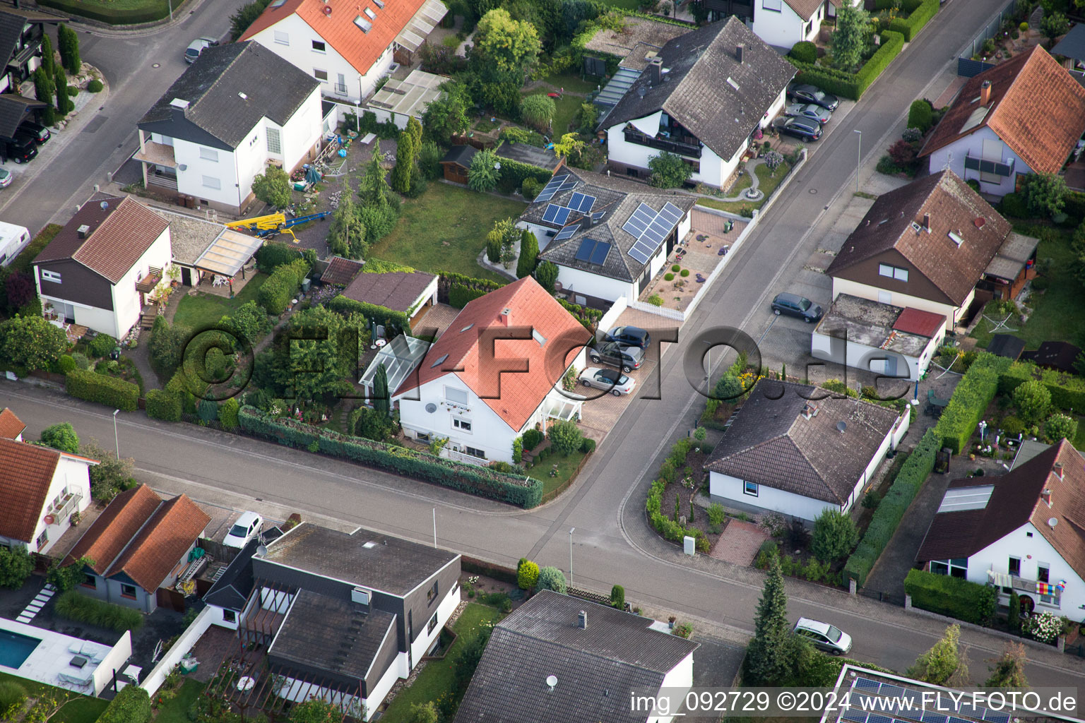 Vue aérienne de Maxburgstr à le quartier Billigheim in Billigheim-Ingenheim dans le département Rhénanie-Palatinat, Allemagne