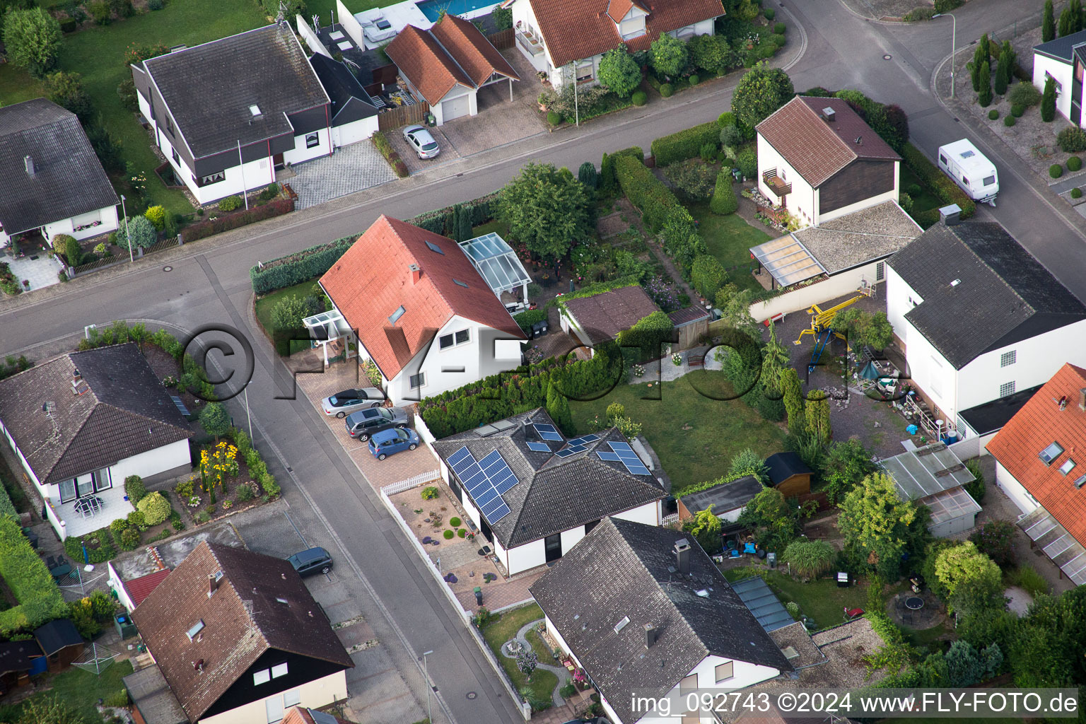 Maxburgstr à le quartier Billigheim in Billigheim-Ingenheim dans le département Rhénanie-Palatinat, Allemagne depuis l'avion