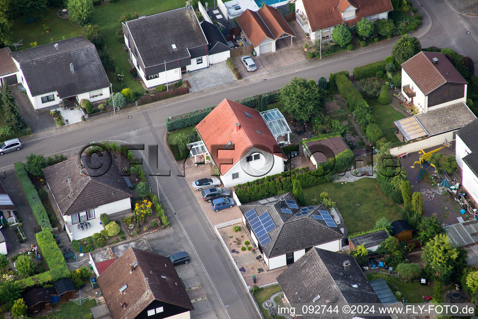 Vue d'oiseau de Maxburgstr à le quartier Billigheim in Billigheim-Ingenheim dans le département Rhénanie-Palatinat, Allemagne