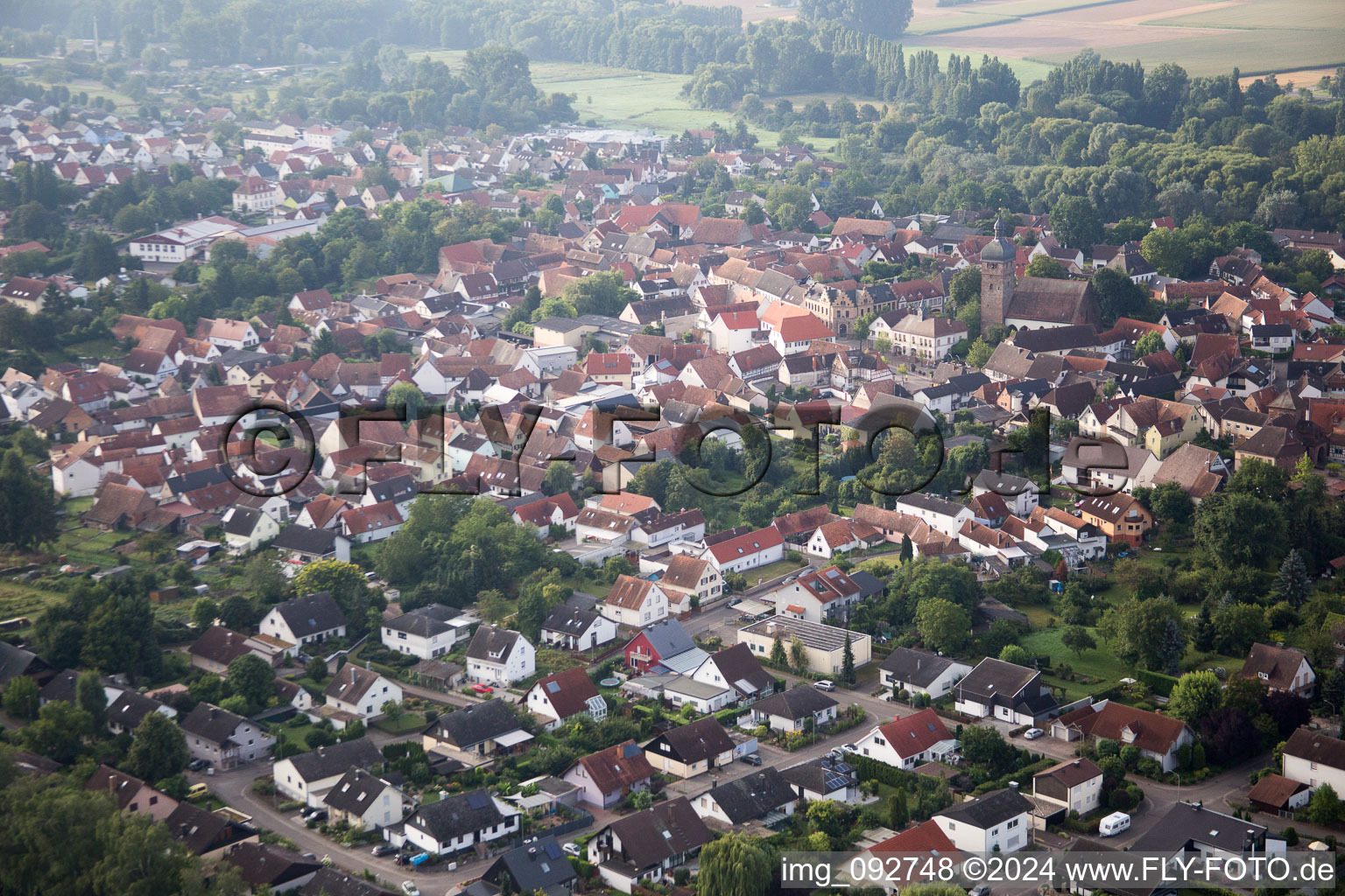 Quartier Billigheim in Billigheim-Ingenheim dans le département Rhénanie-Palatinat, Allemagne d'un drone