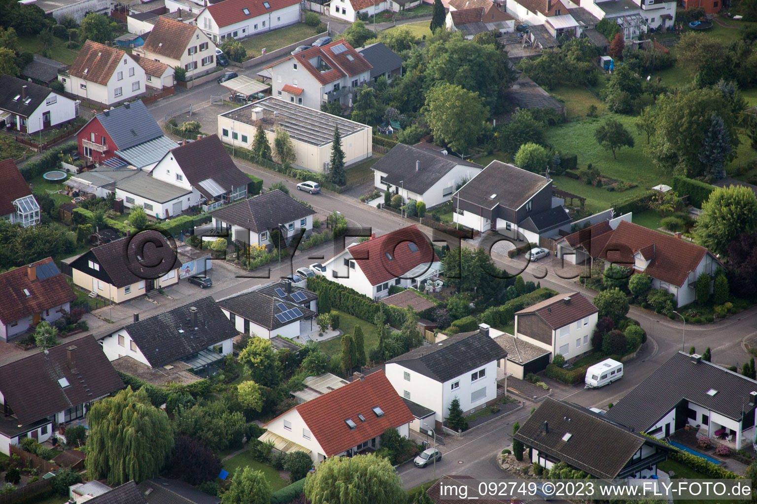 Maxburgstr à le quartier Billigheim in Billigheim-Ingenheim dans le département Rhénanie-Palatinat, Allemagne vue du ciel