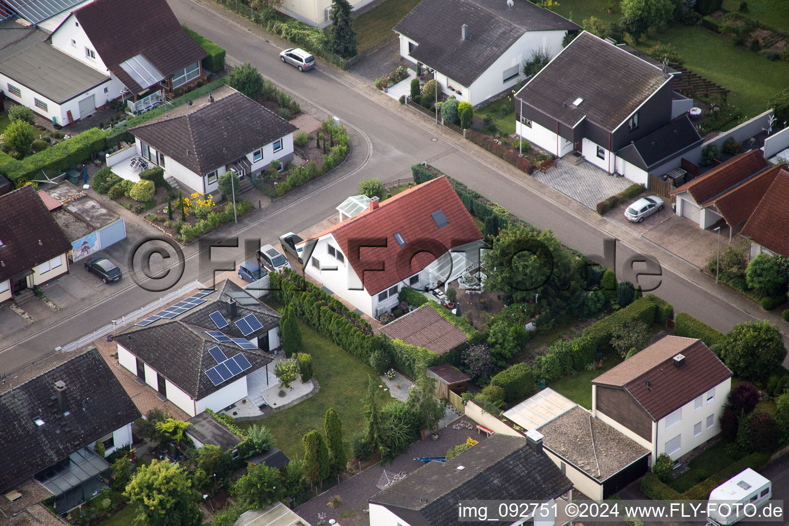 Enregistrement par drone de Maxburgstr à le quartier Billigheim in Billigheim-Ingenheim dans le département Rhénanie-Palatinat, Allemagne