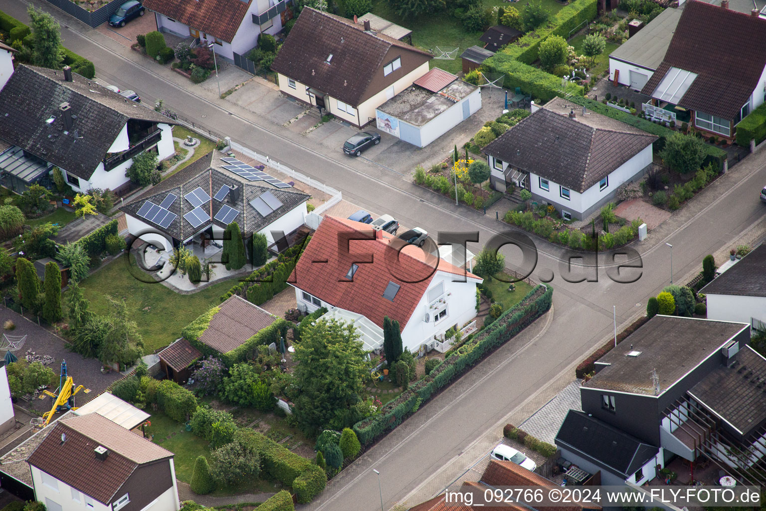 Maxburgstr à le quartier Billigheim in Billigheim-Ingenheim dans le département Rhénanie-Palatinat, Allemagne vu d'un drone