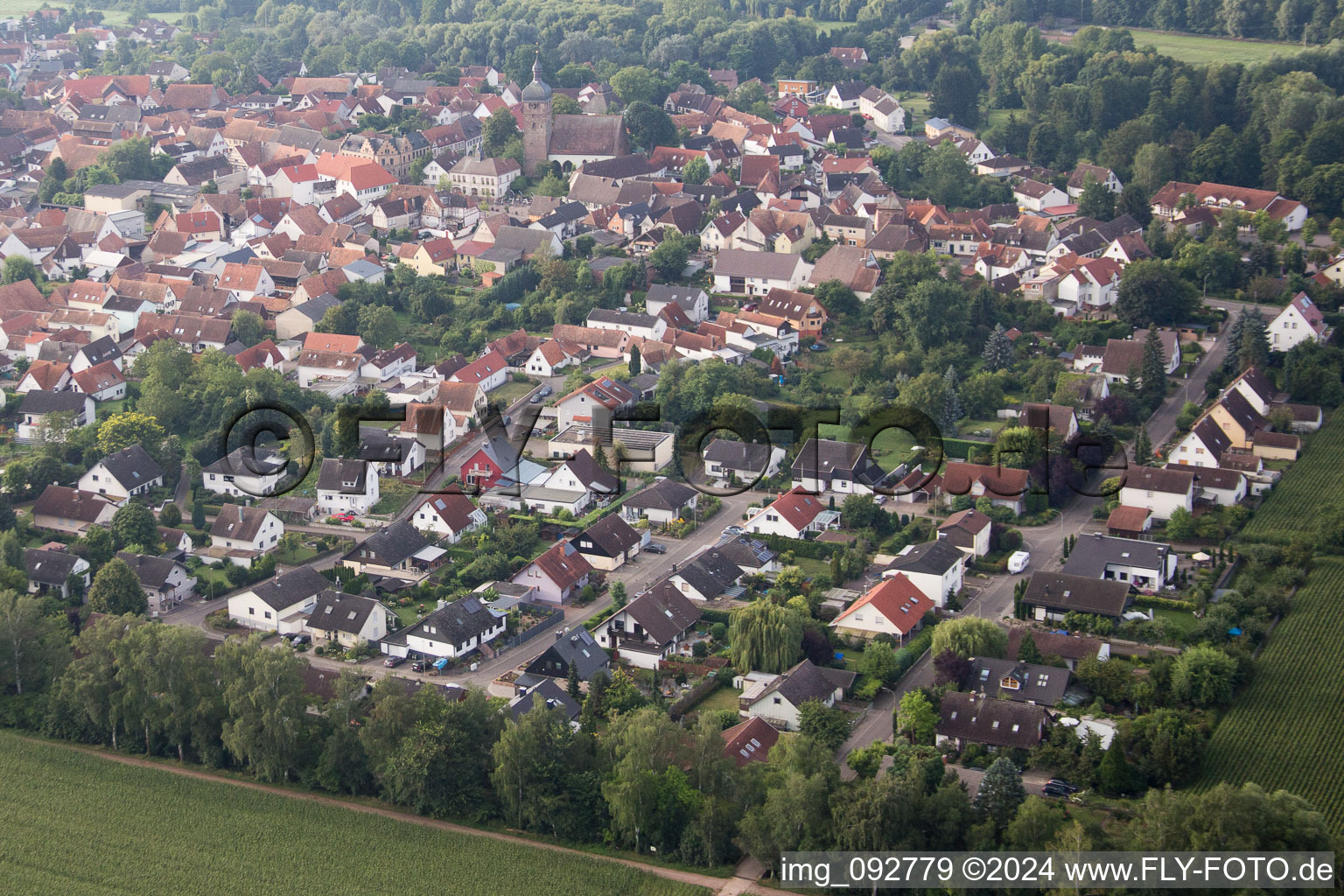 Maxburgstr à le quartier Billigheim in Billigheim-Ingenheim dans le département Rhénanie-Palatinat, Allemagne d'en haut