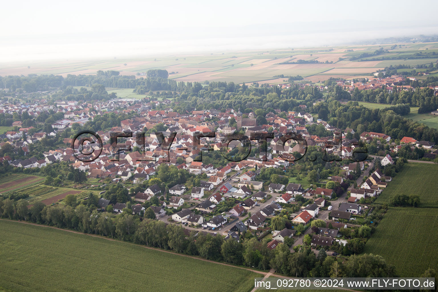 Quartier Billigheim in Billigheim-Ingenheim dans le département Rhénanie-Palatinat, Allemagne depuis l'avion