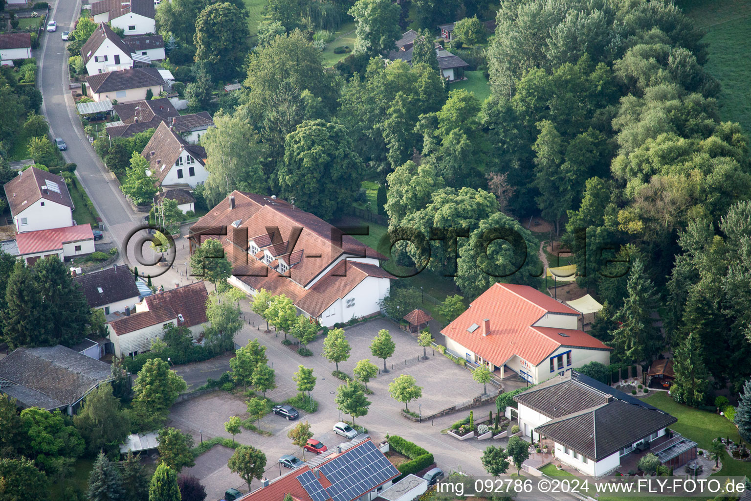 Vue d'oiseau de Quartier Billigheim in Billigheim-Ingenheim dans le département Rhénanie-Palatinat, Allemagne