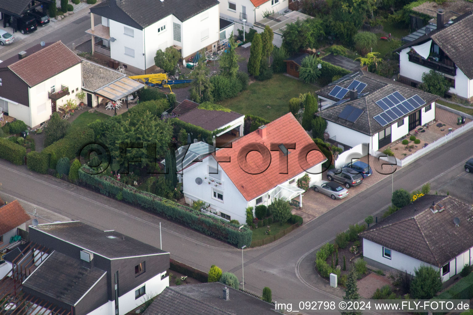 Vue d'oiseau de Maxburgstr à le quartier Billigheim in Billigheim-Ingenheim dans le département Rhénanie-Palatinat, Allemagne