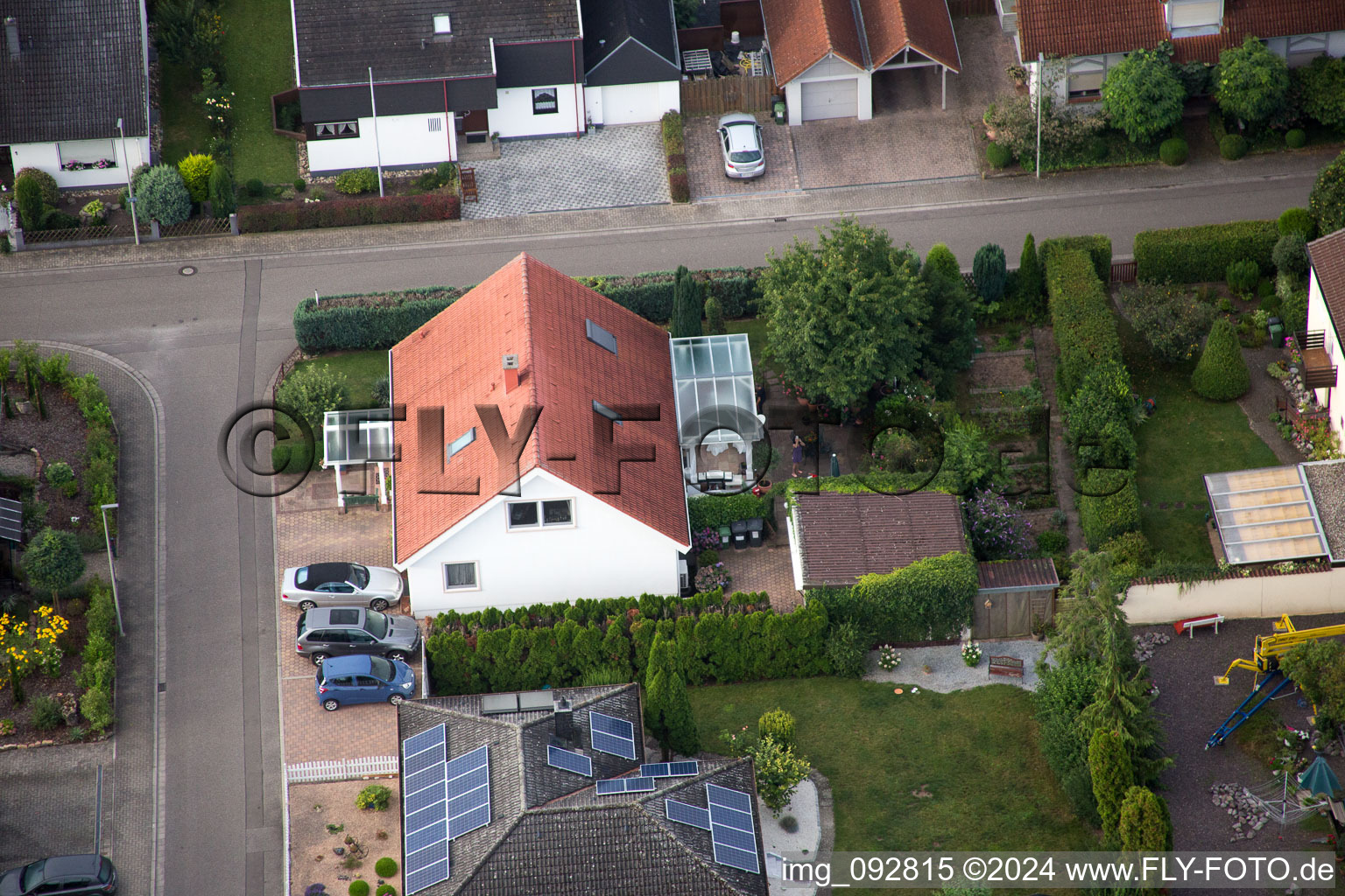 Maxburgstr à le quartier Billigheim in Billigheim-Ingenheim dans le département Rhénanie-Palatinat, Allemagne vu d'un drone