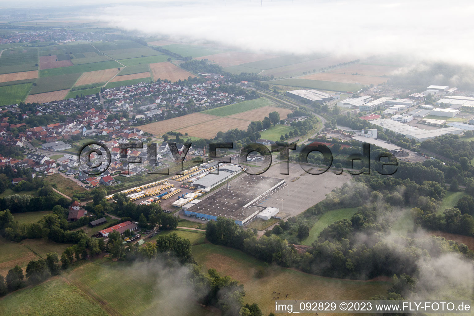Rohrbach dans le département Rhénanie-Palatinat, Allemagne d'un drone