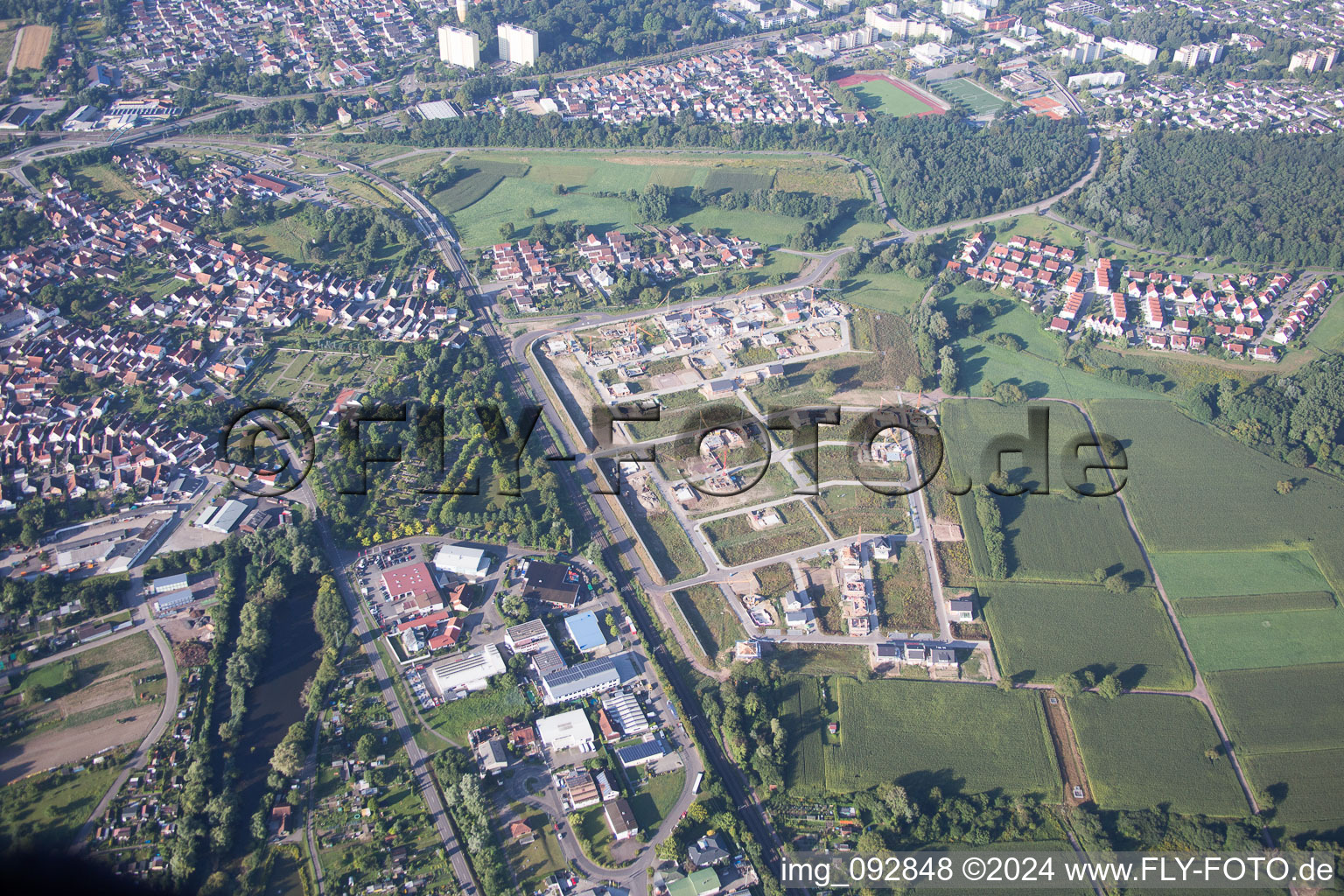 Vue aérienne de Nouvelle zone de développement à Wörth am Rhein dans le département Rhénanie-Palatinat, Allemagne